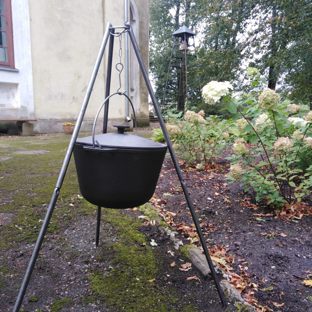 Baznīca, zupas katls